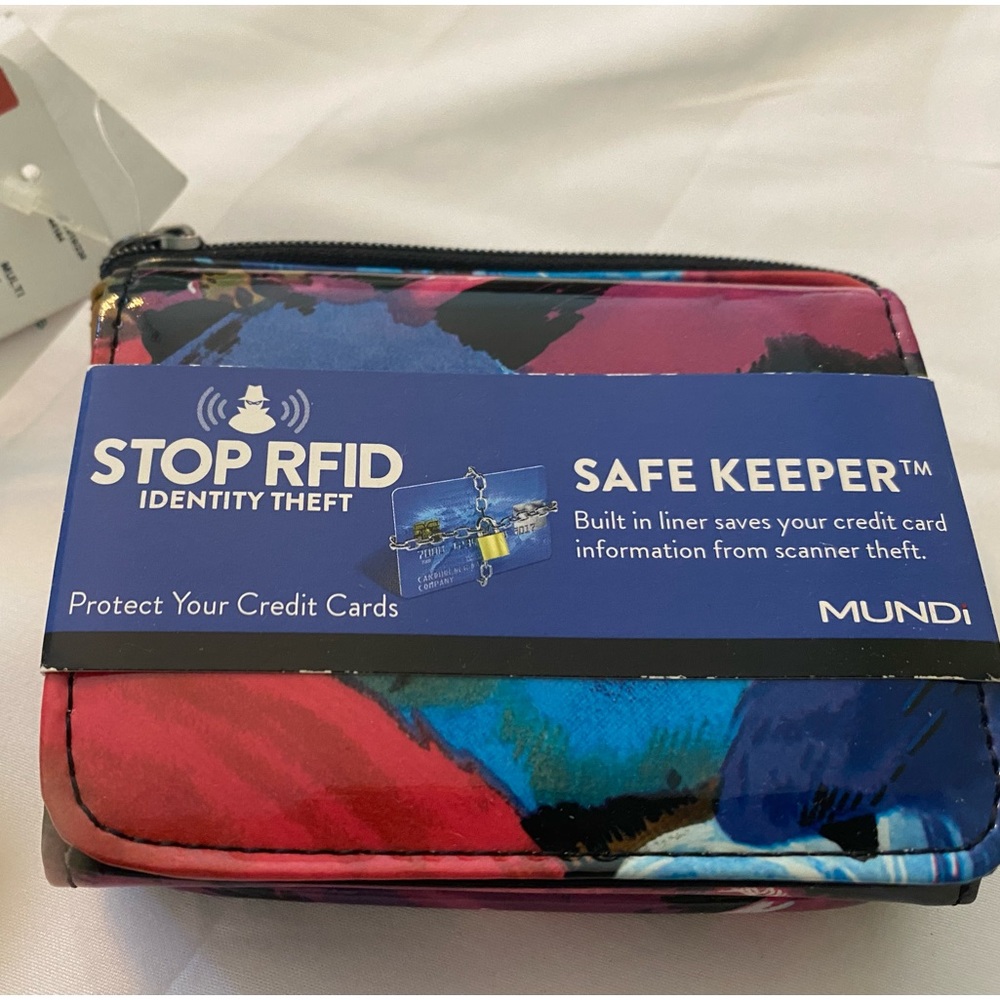 Mundi Pastel Floral Anna Indexer Safe Keeper Tri-Fold Wallet NWT